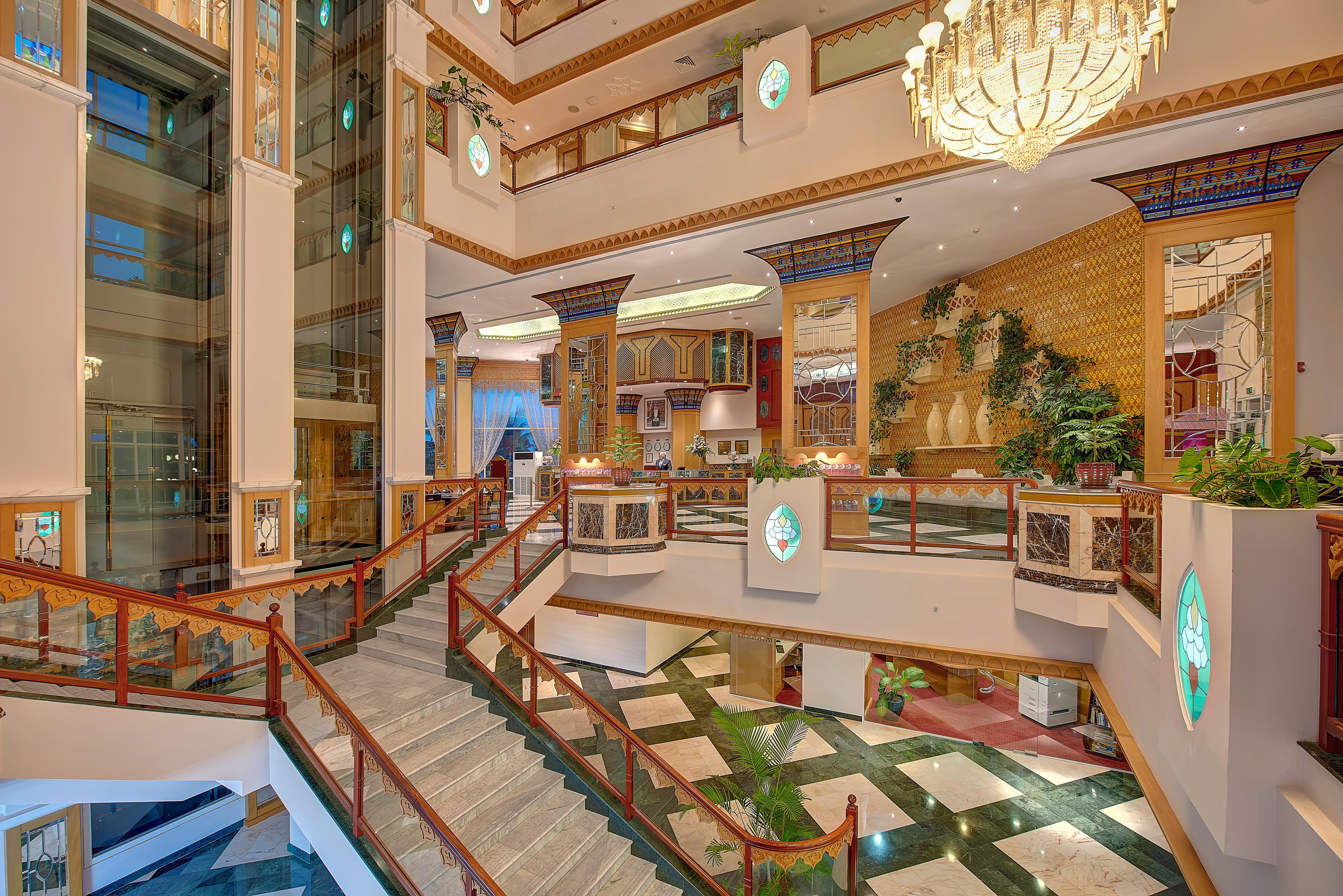 Crowne Plaza By Ihg 5*